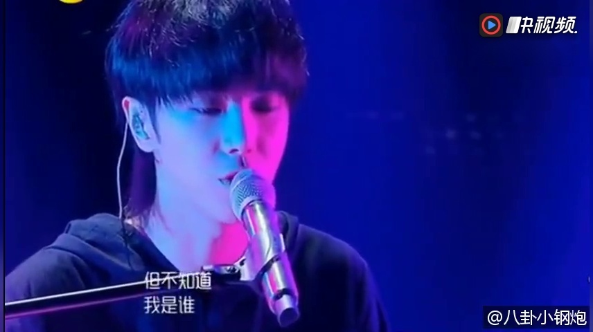 我是歌手 华晨宇 自弹自唱赤脚登台,《假行僧》获得好评!