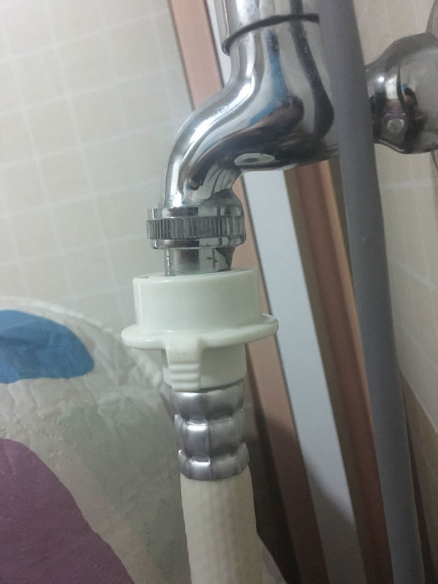洗衣机进水管与水龙头连接地方漏水怎么处理?