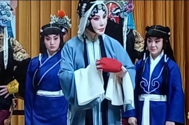 赵秀君,孟广禄表演的京剧《秦香莲》片段