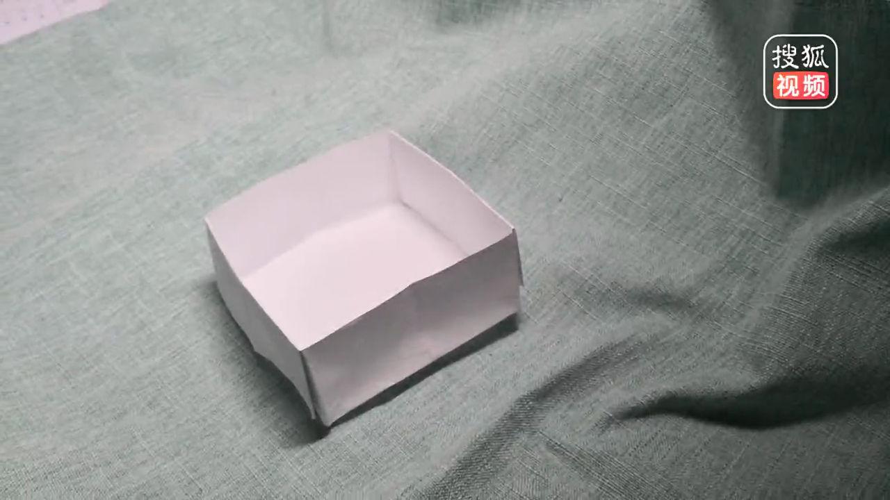 折纸教程:适合小朋友的纸盒折法,太简单了当作垃圾收纳盒吧-折纸大全