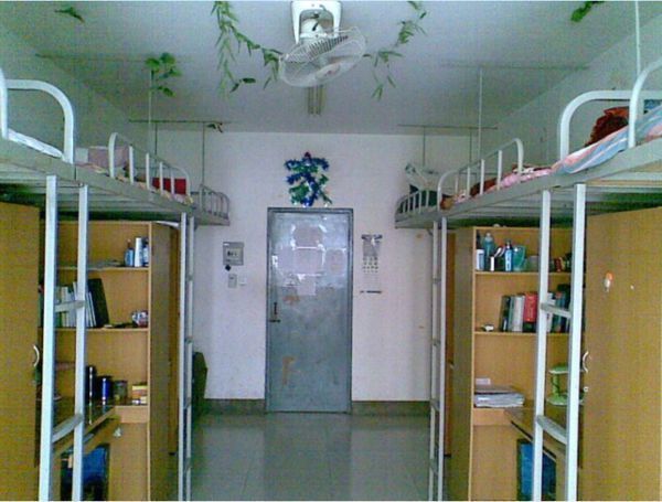 谁能发点近期洛阳理工学院东校区男生宿舍的图片?万分