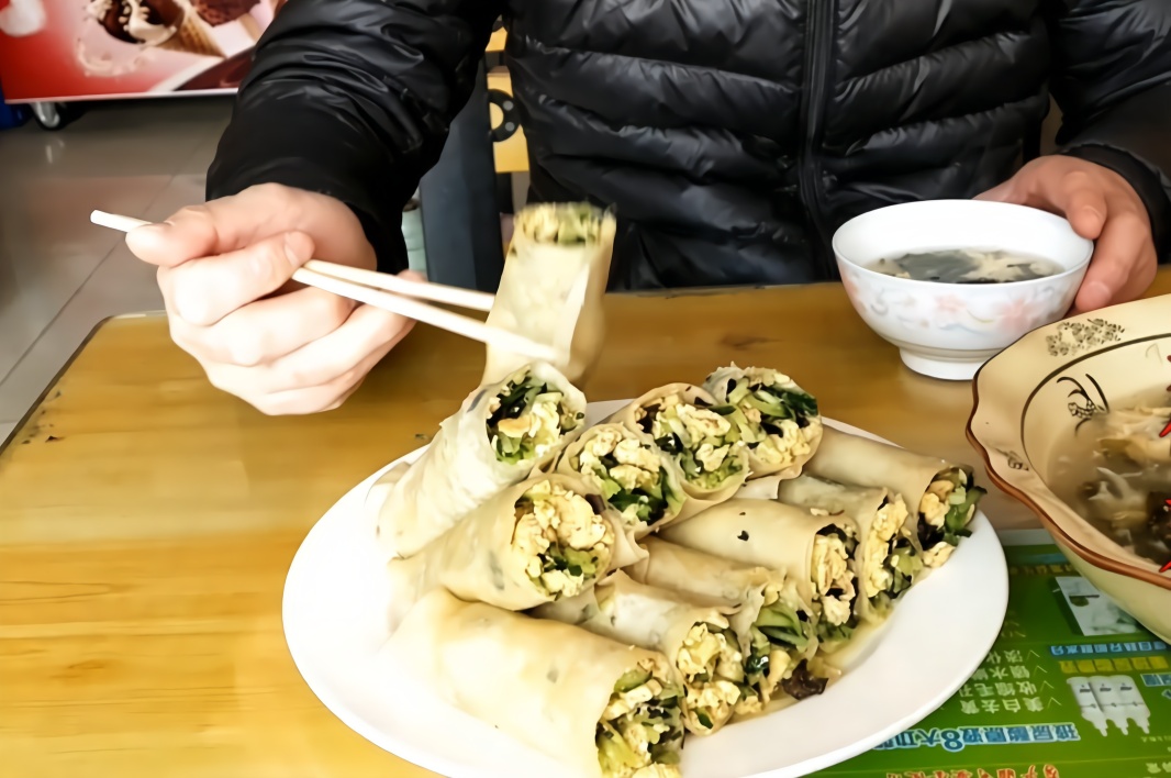 滨州特色小吃锅子饼,每天忙的店里进不去人,排队1小时也值得吃