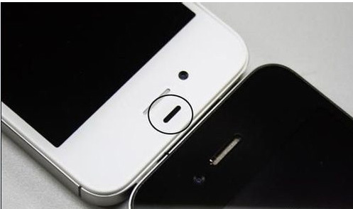 3,正面 iphone4s正面屏幕上方相对于iphone4多了小槽.