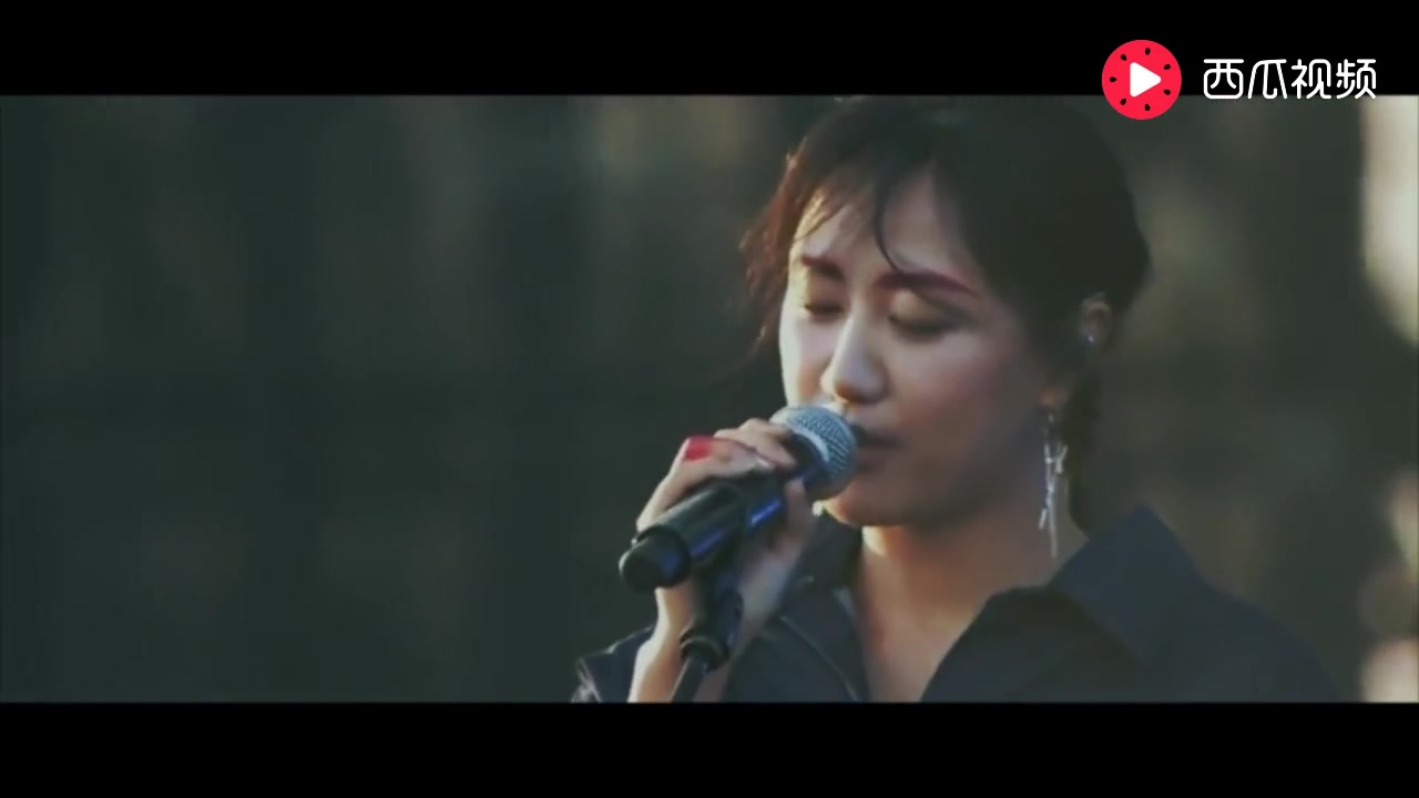 《走马》陈粒 完美现场版妆容十分抢眼
