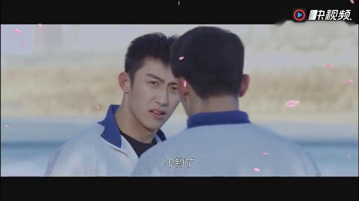 上瘾 顾海白洛因渐渐熟悉起来,吃饭钓鱼,为啥鲸鱼看起来有点二