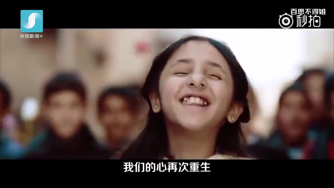 叙利亚盲人女孩在废墟中的天籁之音你真的不为之感动此刻么?