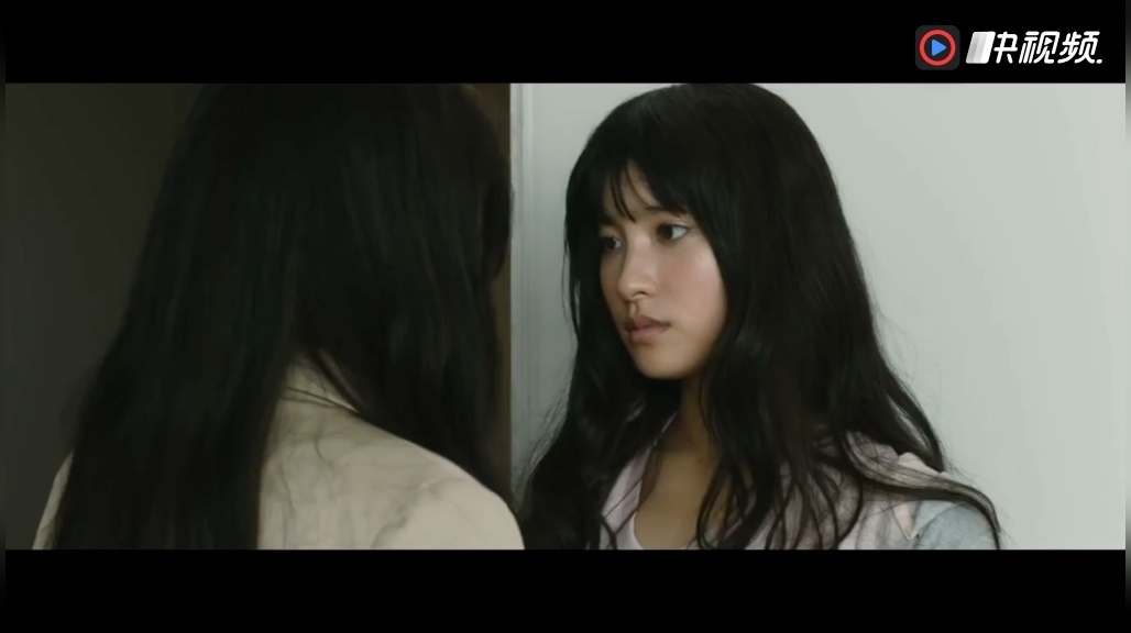 土屋太凤,芳根京子主演漫改电影《深红累之渊》首曝预告片!