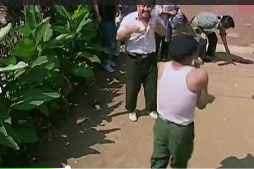 乡村爱情11:赵四吃醋媳妇跳舞晚归,不明说还挑刺说误了用膳时间视频