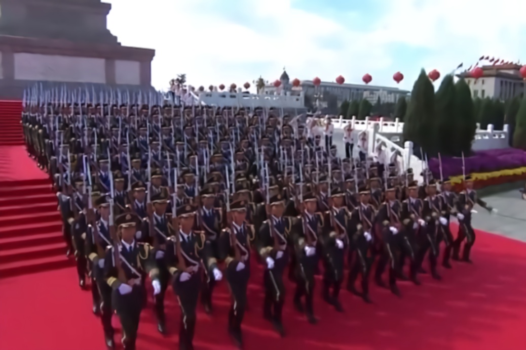 回首十年前的国庆节升旗仪式,武警国旗护卫队威武庄严的英姿!