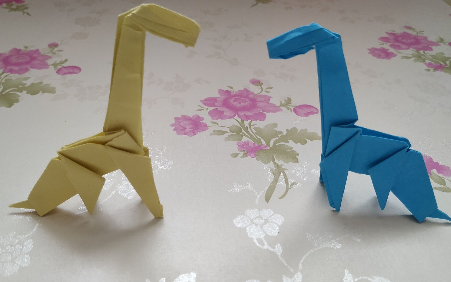 [折纸-视频教程]手工折纸,如何折叠一只长颈鹿,超级简单的长颈鹿折纸