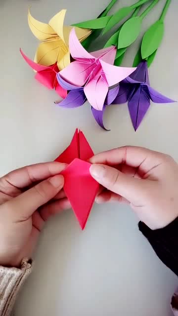 diy手工折纸制作视频教程:一束百合花!