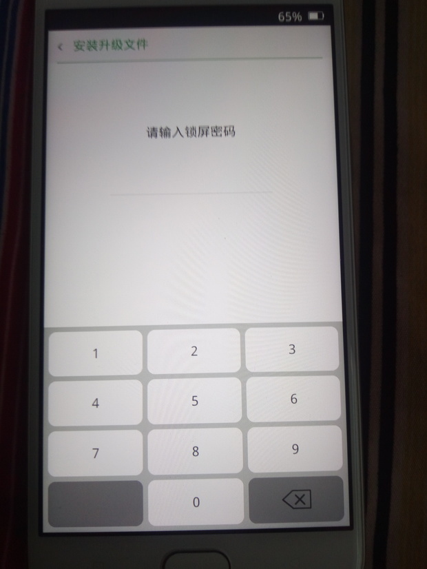 如果是锁屏密码,不用刷机,直接双清就可以解决;oppo手机若忘记锁屏密码,建议你按照以下方法尝试: 一如果你的手机打开了查找手机功能,你可以使用注册的云服务账号(或官网账号)登录OPPO云服务查找手机,点击查找手机选择锁定--重新设置密码,重新设置后的密码就是手机新的锁屏密码; 双清解锁: 先将手机关机, 然后同时按住电源键跟音量十键, 进入recoveryr模式,电源键确认光标,音量键选择光标位址, 选择--wipe cache partition 清空cache分区, 选择--wi