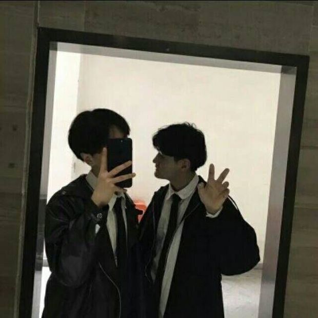 有类似这样的男生和男生的真人情头吗
