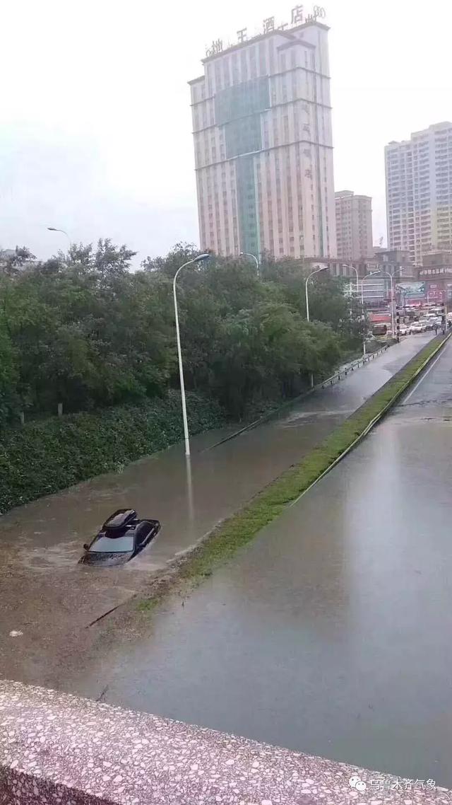 乌鲁木齐暴雪_乌鲁木齐:暴雨,暴雪齐聚首府