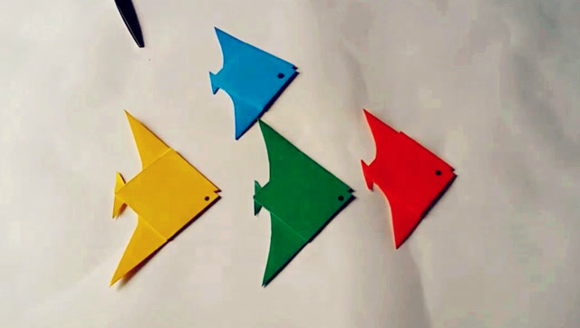 手工折纸:教大家折一个可爱的纸鱼