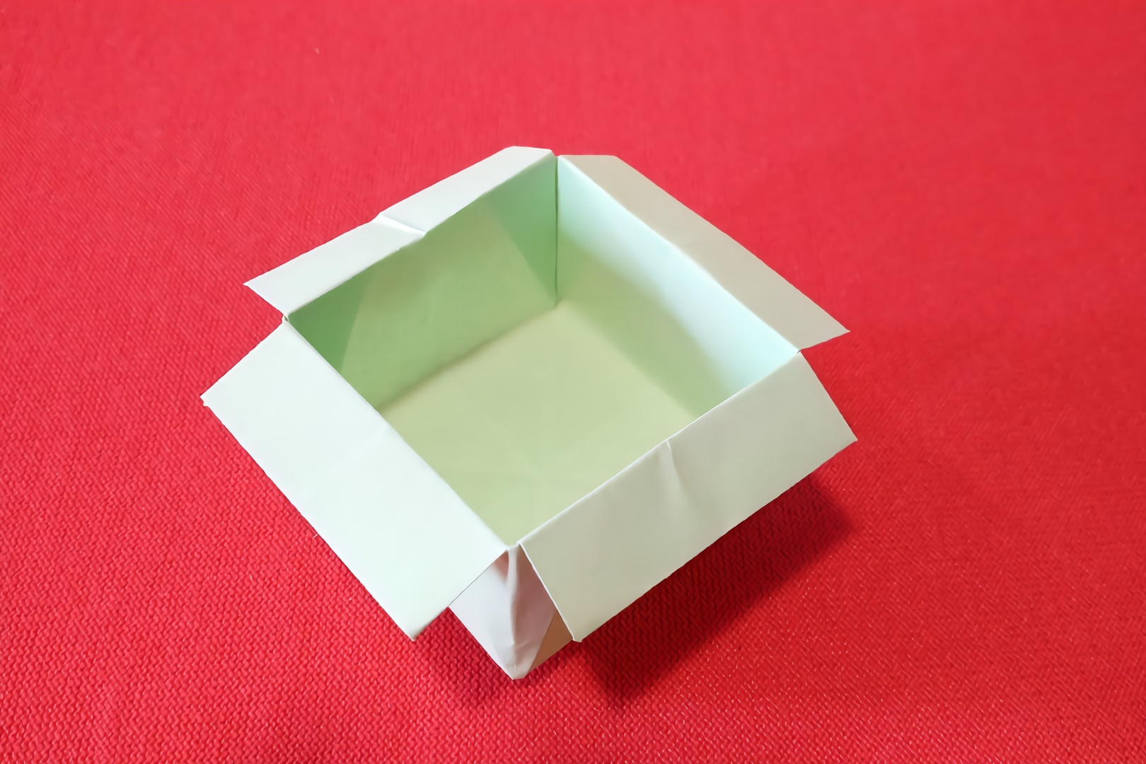 折纸视频教程,如何折垃简单的盒子教程
