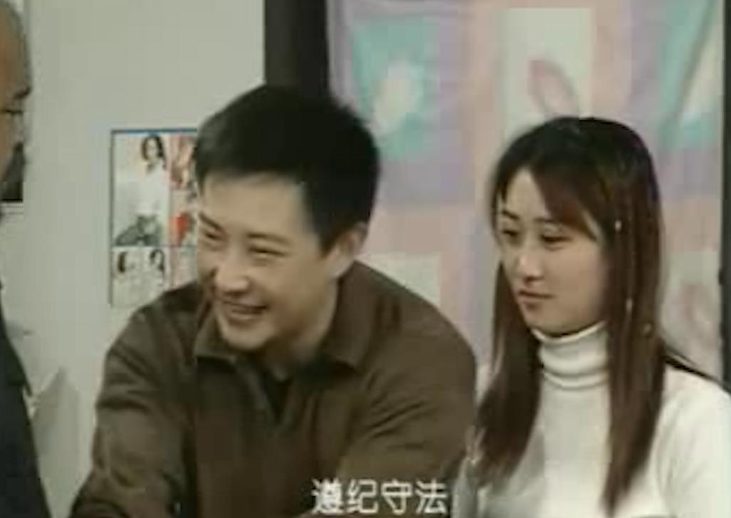 东北一家人:牛小伟和婷婷先斩后奏,领了结婚证,当年的闪婚啊!