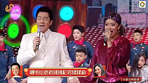 自1999年春晚蔡国庆唱《常回家看看》今年在携手王菊温馨献唱