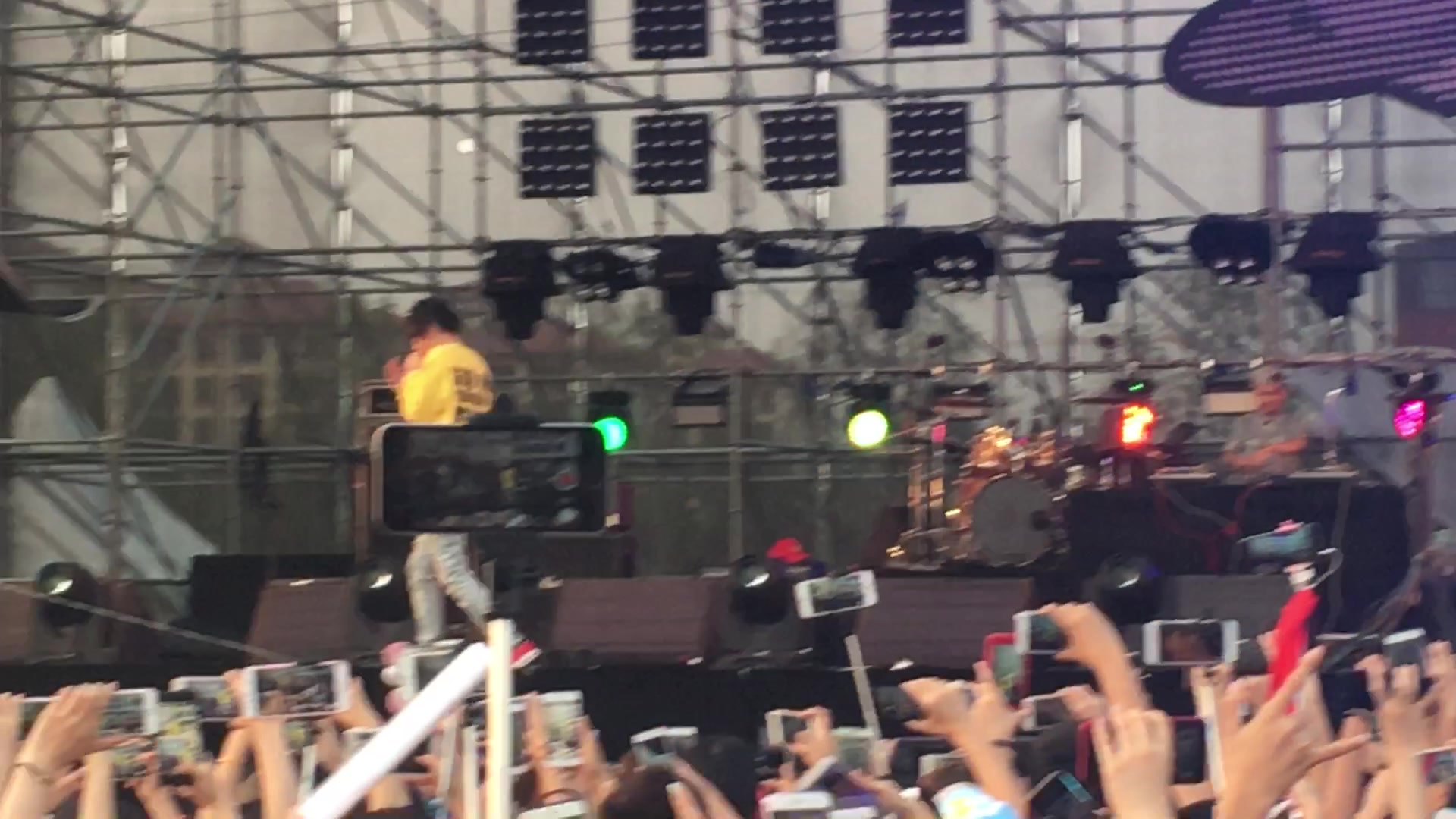 mdsktizzy t,tt的天津草莓音乐节现场小黄歌