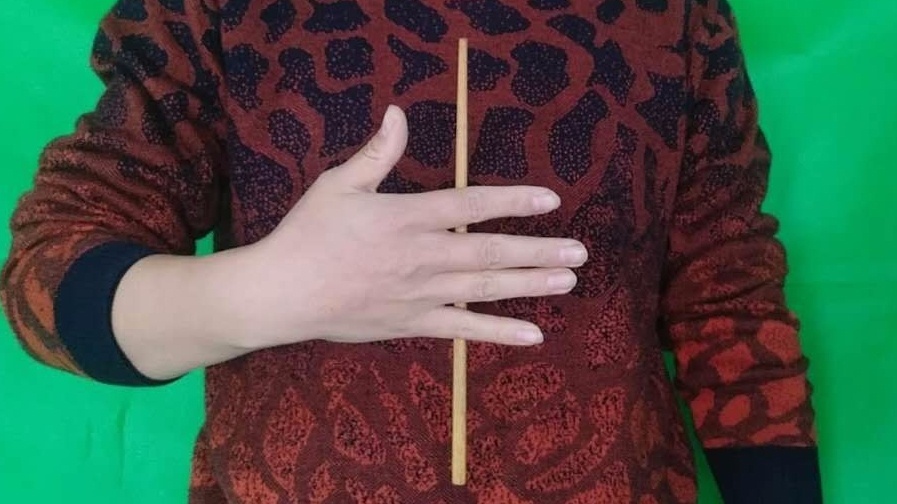 魔术教程:意念升起筷子,餐厅就可以表演,原来这么简单