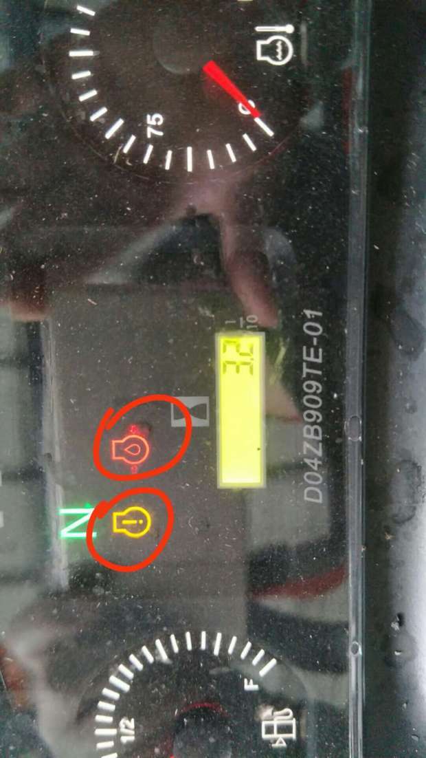 合力叉车 这两个灯分别表示什么
