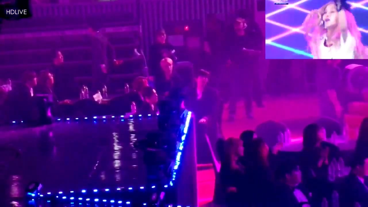 exo看blackpink表演,exo看blackpink 【2017gaon】exo,防弹少年团,gfriend观看blackpink表演的反应