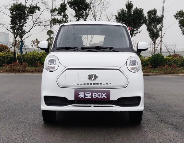 五菱宏光mini迎来强大对手,凌宝box上市,3.38万起