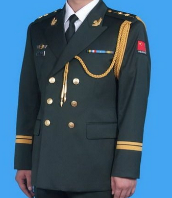武警中尉资历章,如图所示,在左胸的位置.