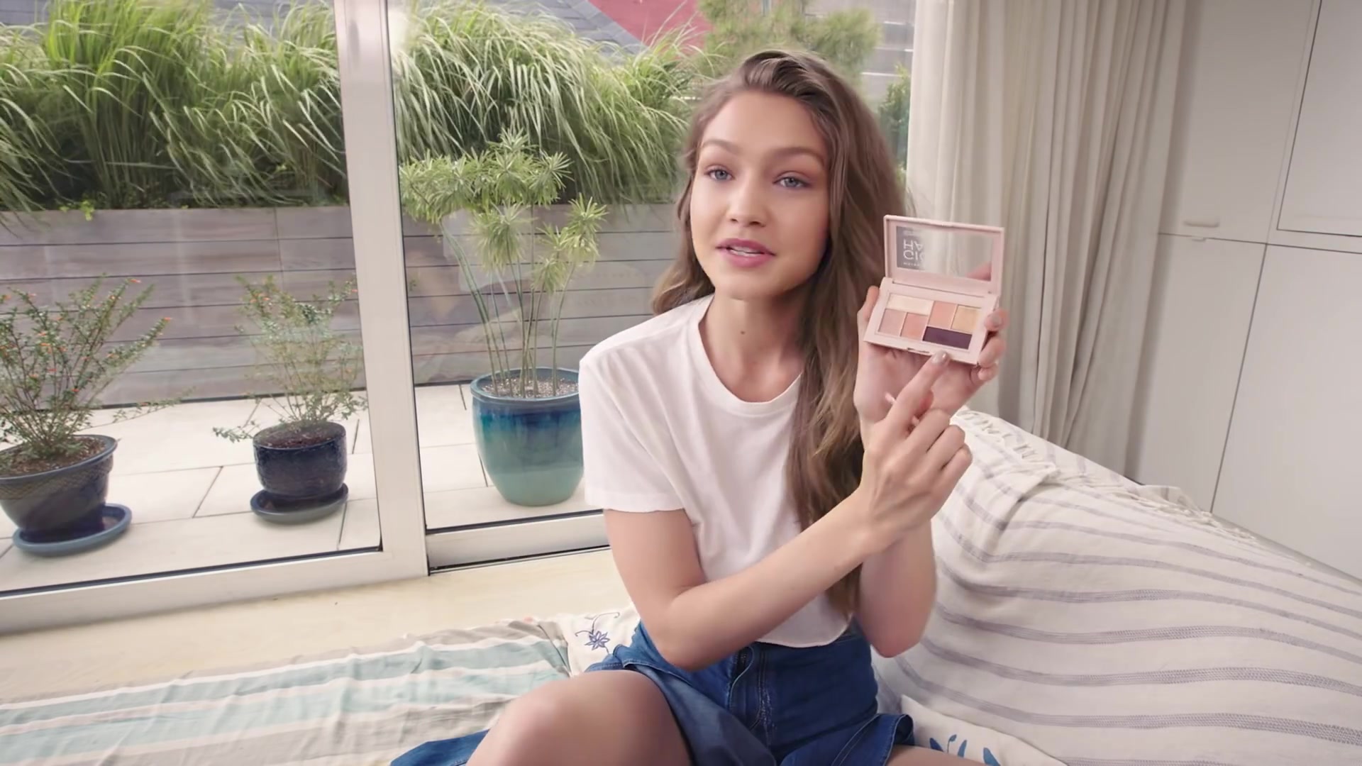 gigi hadid x 美宝莲 妆教视频 gigi hadid"s go-to west coast glow