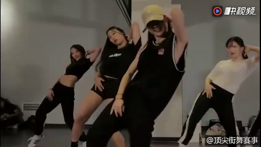 0:02:00 美女舞蹈教学《panama 2019年1月3适合女生的一个舞蹈,非常