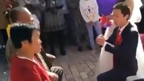 岳父大人在上,请受小弟一拜吧!