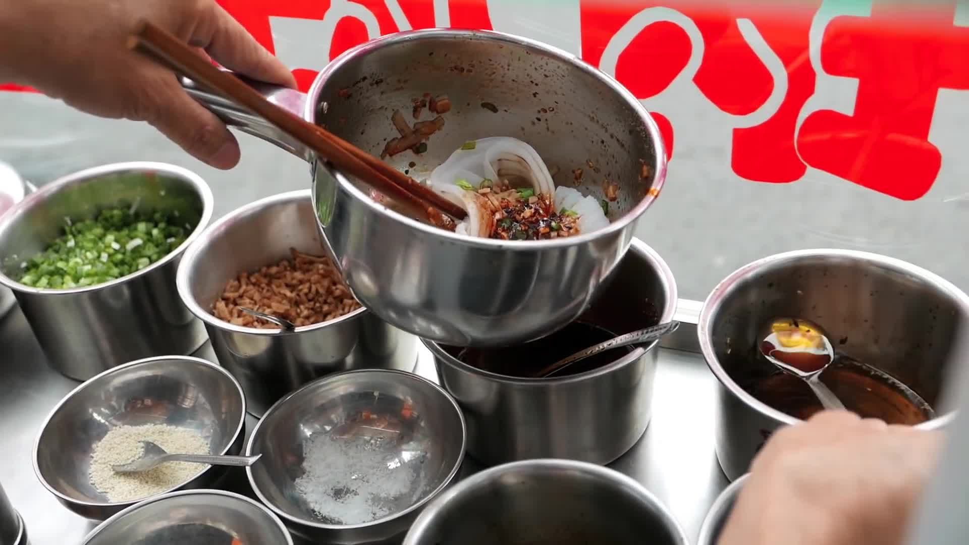 中国街头食品 - 锅盔灌凉粉