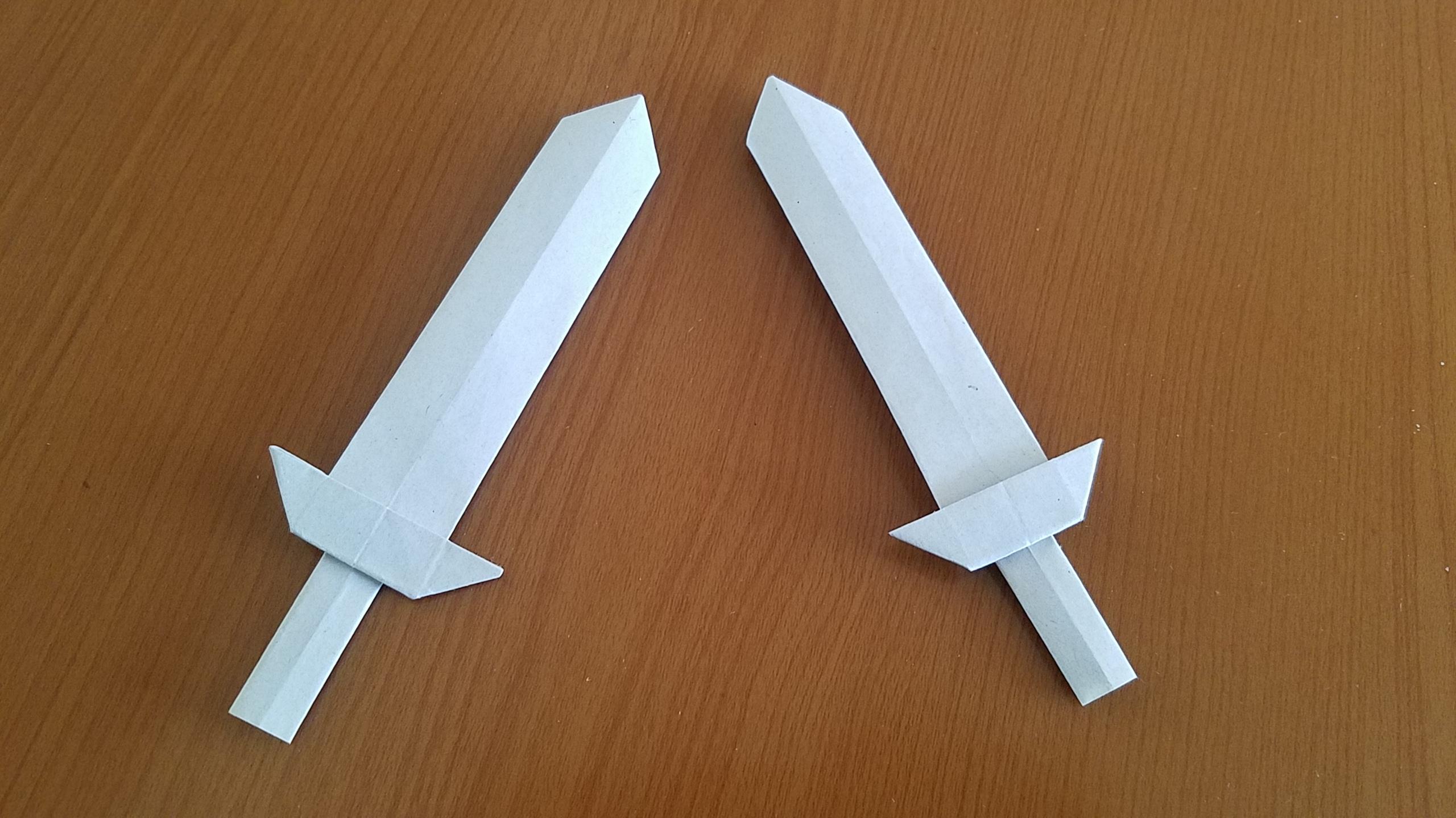 折纸王子教你折纸宝剑,只需要半 张正方形纸