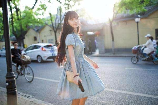 视频:美女萨克斯演奏经典情歌《男人不该让女人流泪》