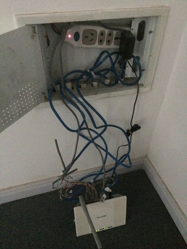 多媒体集线盒怎么连接光猫 家里装了联通光纤.