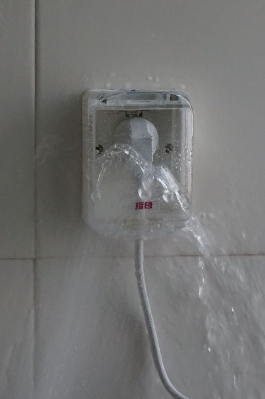 我家浴室装了插座了,但是没有防水盒,现在想装上,问一