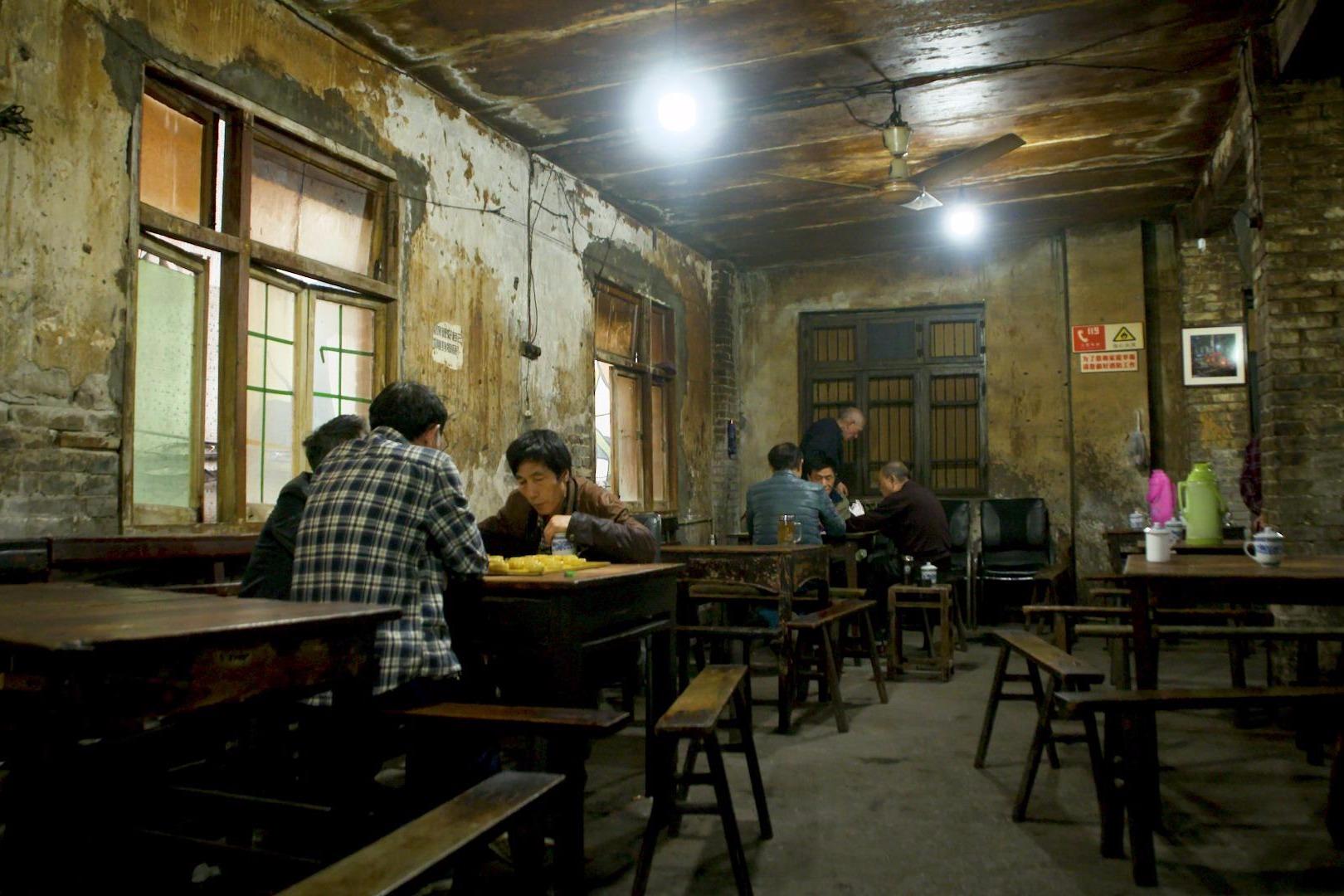 视频:探寻重庆最地道老茶馆,保持着70年代的装潢,进入茶馆恍如隔世
