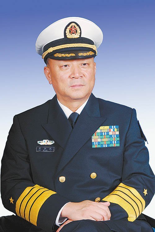 请问中国海军是怎么用袖章表示军衔的