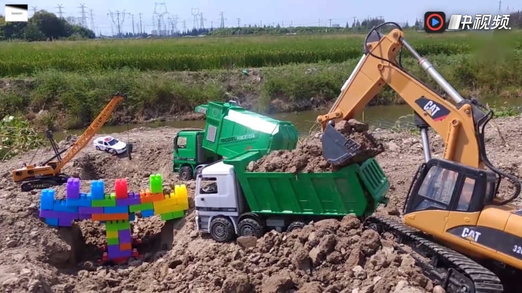 挖土机工作视频表演 图片合集
