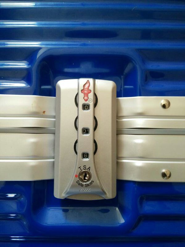 新买的行李箱是tsa密码锁,但是密码锁左边的改不了密码,右边的随便