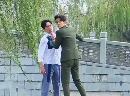 《极光之恋》幕后花絮:朱晓鹏遭遇"血光之灾" 做马可"情敌"很危险哦