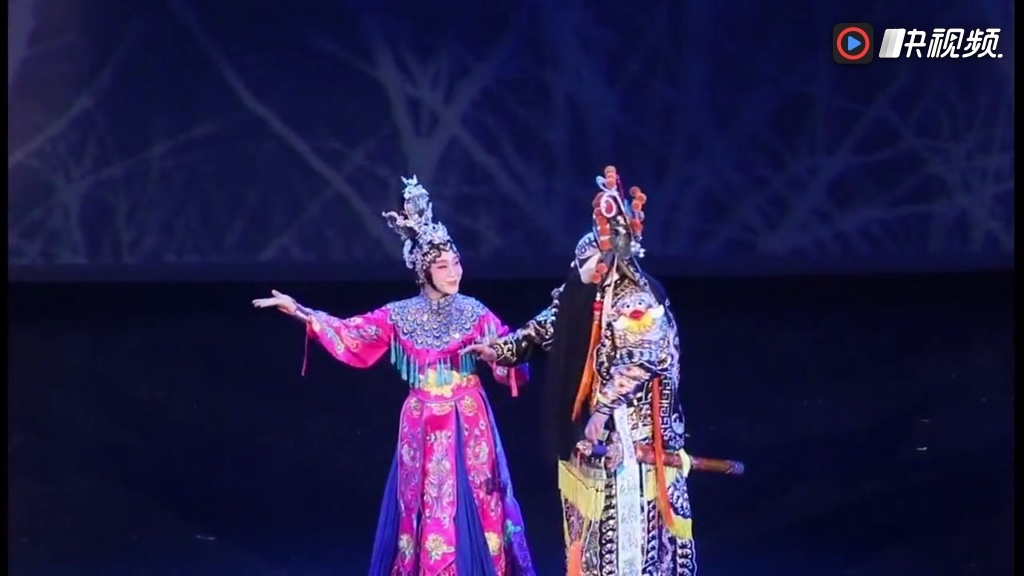 李玉刚在国外演绎《霸王别姬》精湛的表演, 赢得台下老外掌声如雷