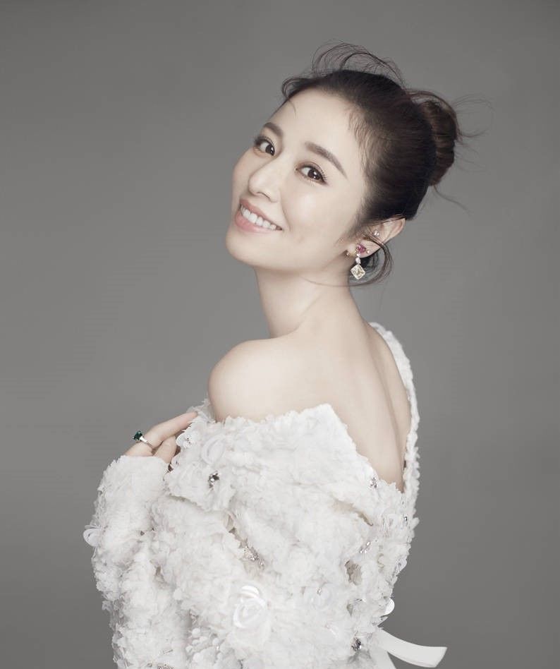 林心如大婚前唯美写真_林心如拍摄唯美封面写真,美到令人窒息,霍建华