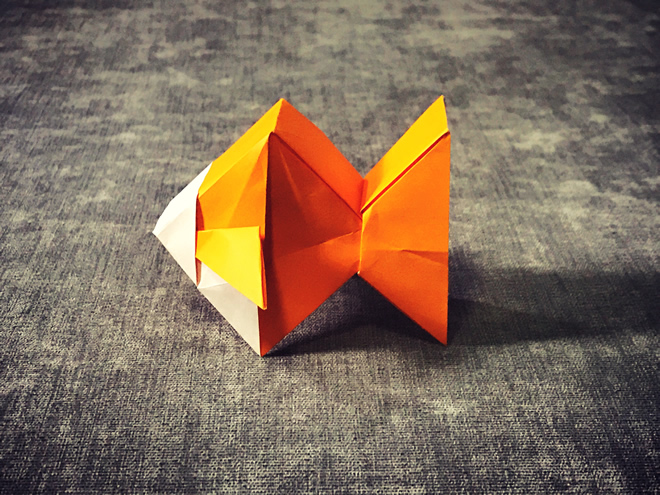 手工折纸:立体的方块鱼折纸,有些小复杂 需要耐心!