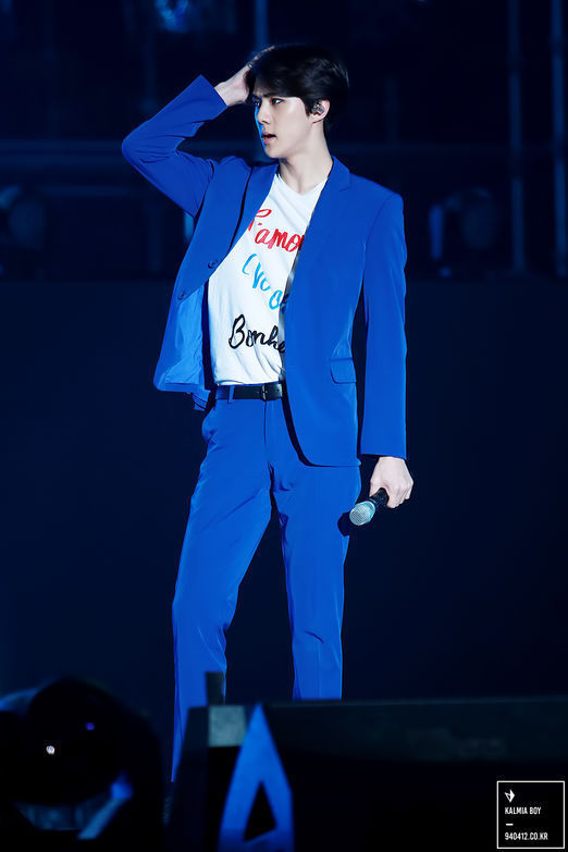 中文叫做:吴世勋,英文是:sehun   身高是184cm