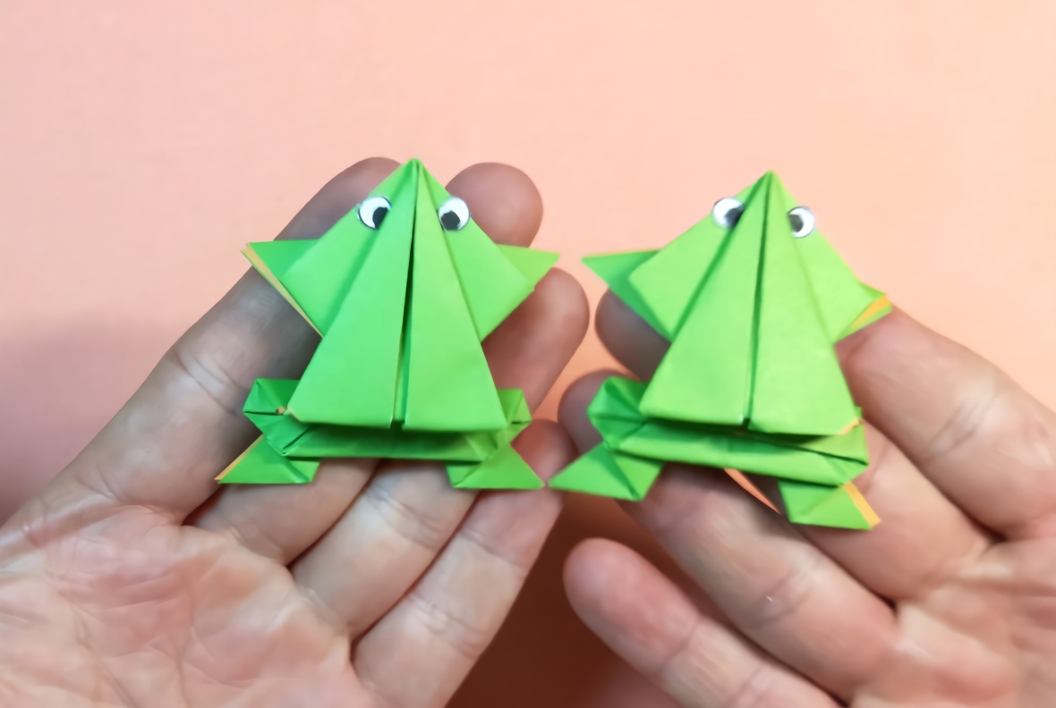 折纸教程:教你折个简单会跳的小青蛙,和孩子一起美美哒.