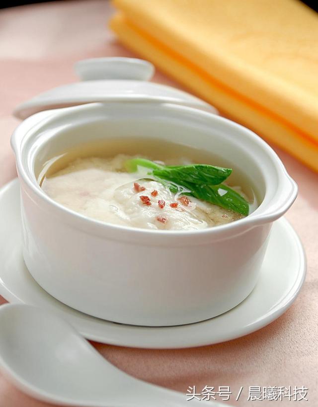 国宴菜:椰香鸡豆花,奶汁焗海鲜,宫保鸡丁,番茄牛肉,上汤时蔬,水煮东