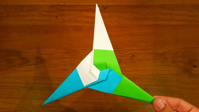 普通的折纸飞镖早过时了,现在都在学折纸三角立体飞镖,了解一下?