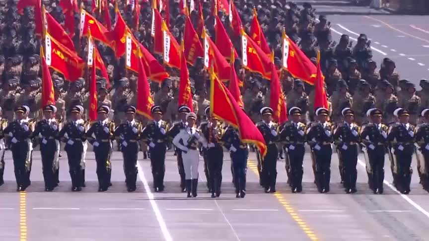 回顾抗战胜利 70周年 大阅兵:三军仪仗队接受检阅
