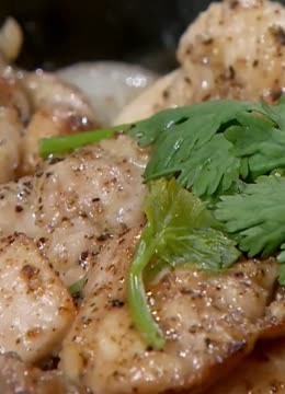 家政女皇之鸡腿先煎后啫皮香肉嫩 素鹅一口卷尽各种鲜味